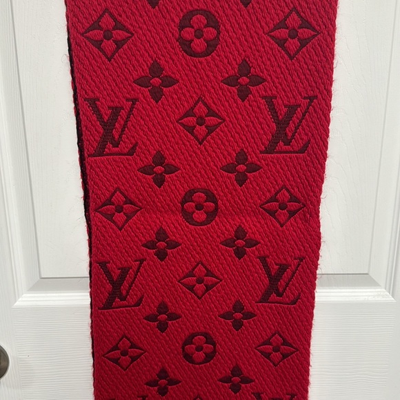 Great condition Louis Vuitton wool scarf - Picture 3 of 3
